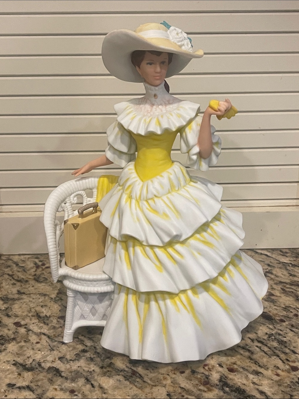 AVON 1990 Mrs. P.F.E. ALBEE Award Porcelain Figurine Full Size